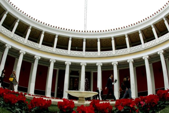 Θέλει δουλειά πολλή